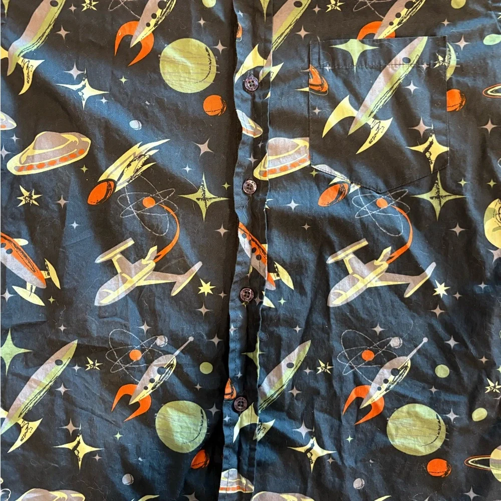 Run and Fly button down - Picture 3 of 4